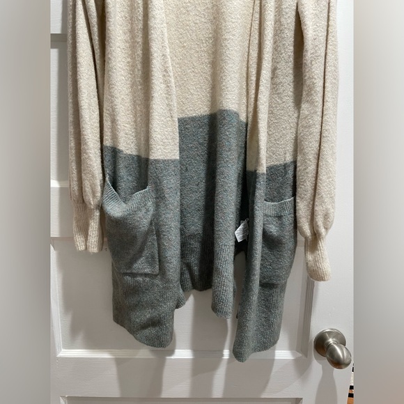 Cardigan - Picture 3 of 4